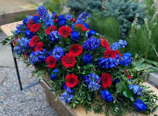 Fascinating Blue & Red Coffin Spray