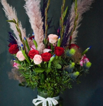 wild mixed of red and pink roses vase with tall pampas grass, thisle and other flowers made by Blooms and Candy London Florist with guaranteed London delivery