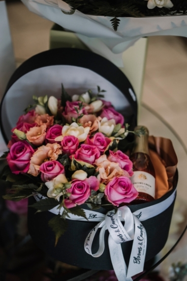 Hat Box with Prosecco